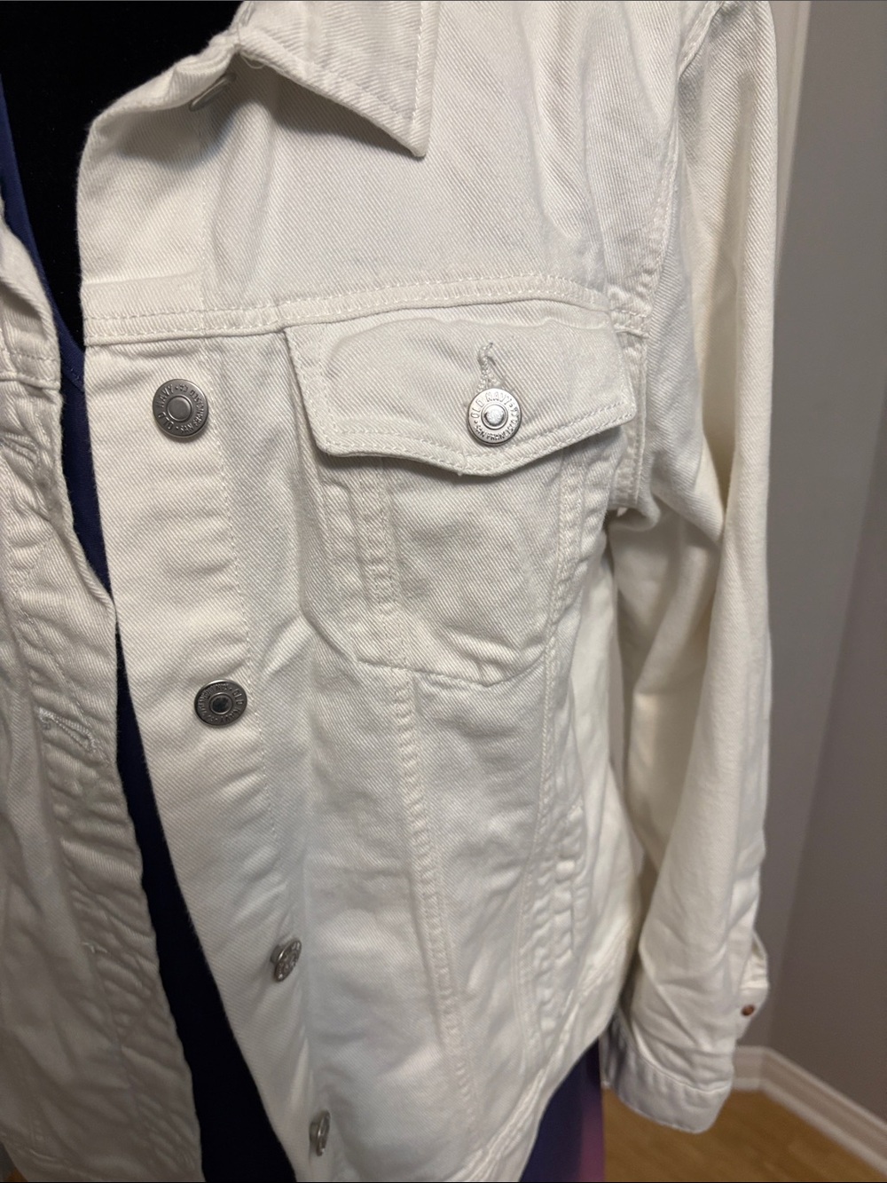 Old Navy Cream Denim Jacket XL | Classic Wardrobe Essential - Picture 3 of 5